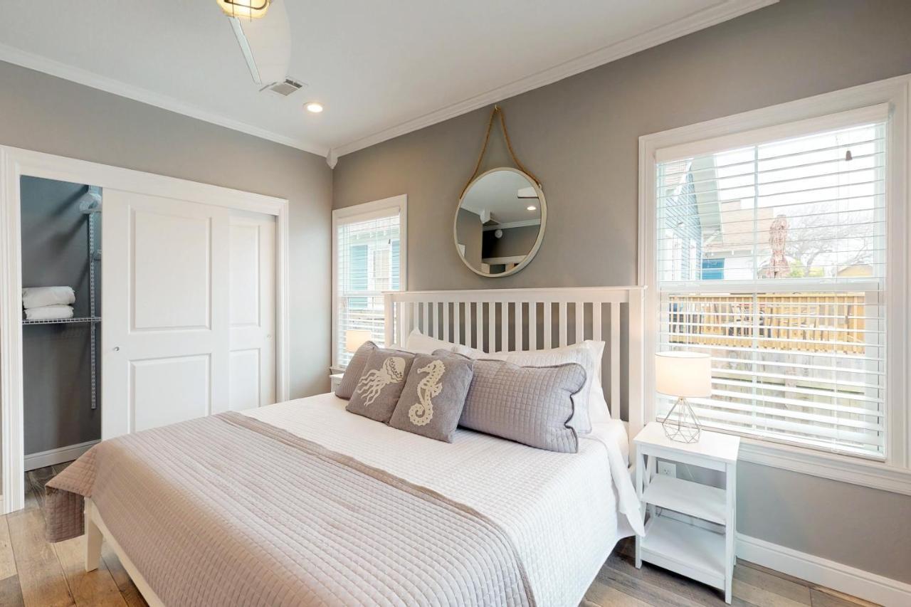 The Breezy Bungalow Galveston Exteriör bild