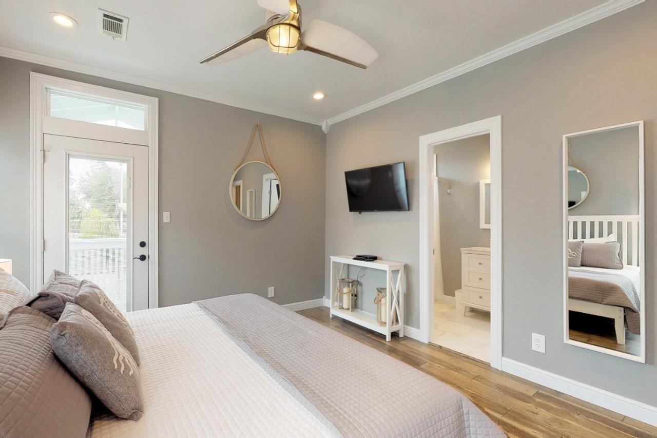 The Breezy Bungalow Galveston Exteriör bild